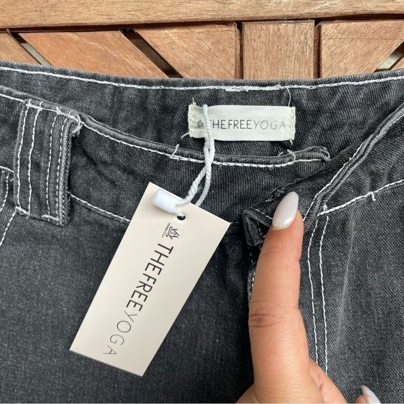 THEFREEYOGA NWT Black Denim White Stitch Cut Off Frayed Shorts - Picture 5 of 8